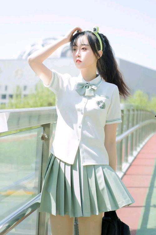 国产jk白丝制服喷浆在线,匠心独运，展现青春风采